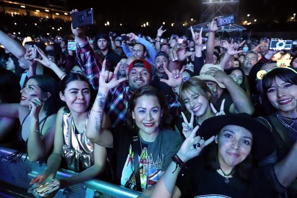 Con Mötley Crüe en el escenario también llegaron los excesos, pero de emociones porque el público rockeó sin reparo.
