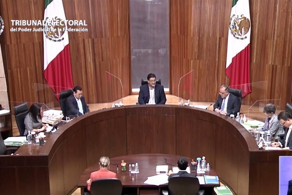 La decisión se dio tras una votación de 4 votos a favor y 2 en contra, por lo que con este ordenamiento una mujer sería la encargada de presidir el INE.
