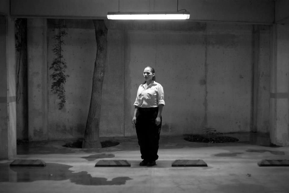 La cineasta Chantal Rodríguez hizo un documental sobre personas con trabajadores en sus rutinas diarias.