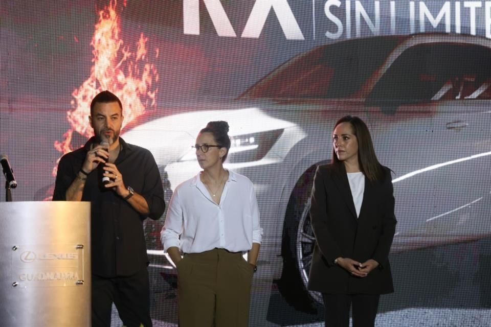 Álvaro Cuevas, Maricarmen Lancaster y Erika Cid.