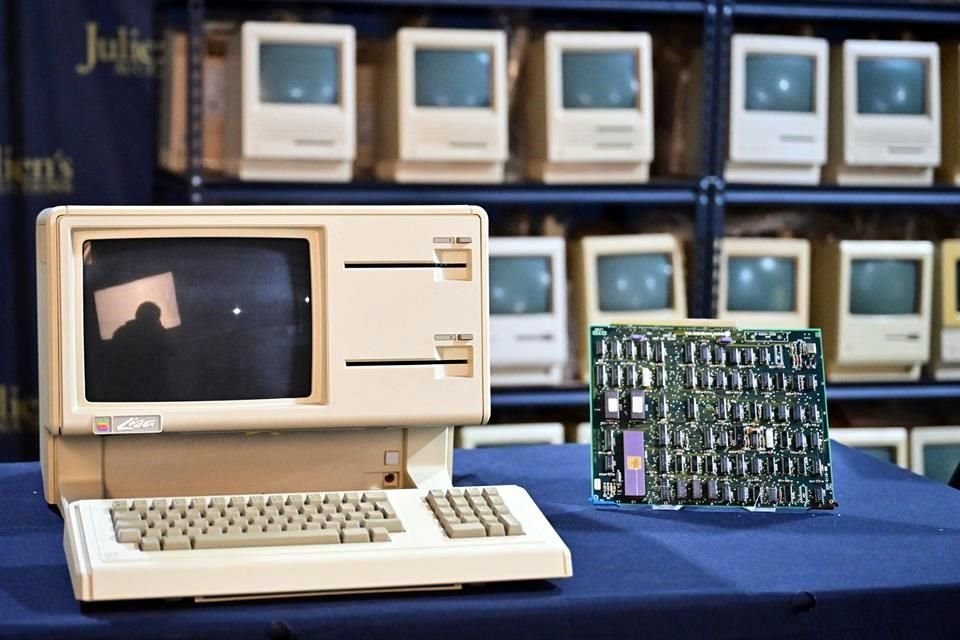 La Apple Lisa, computadora de escritorio lanzada por Apple en 1983 está en la subasta.