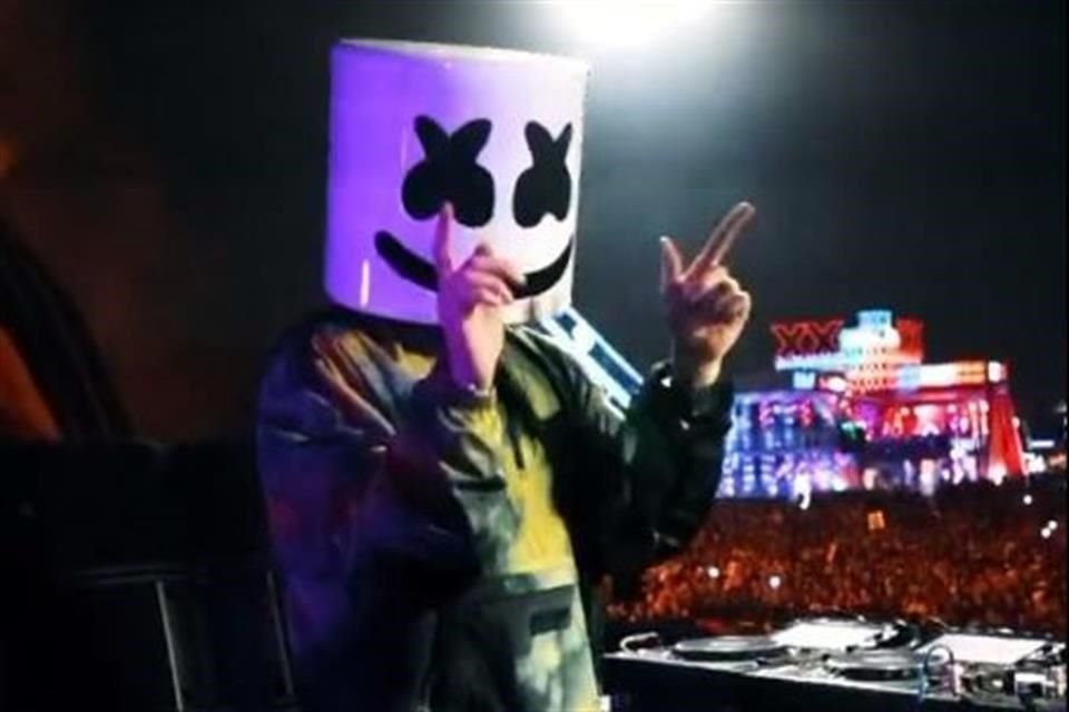 Marshmello, Fuerza Regida y Peso Pluma, y Martin Garrix cerraron el primer día del Electric Daisy Carnival con dance y corridos tumbados.