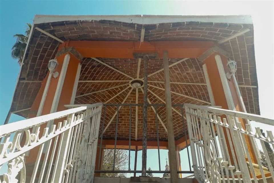 El quiosco de Cajititlán, localizado en la Plaza Principal, está al borde del colapso.