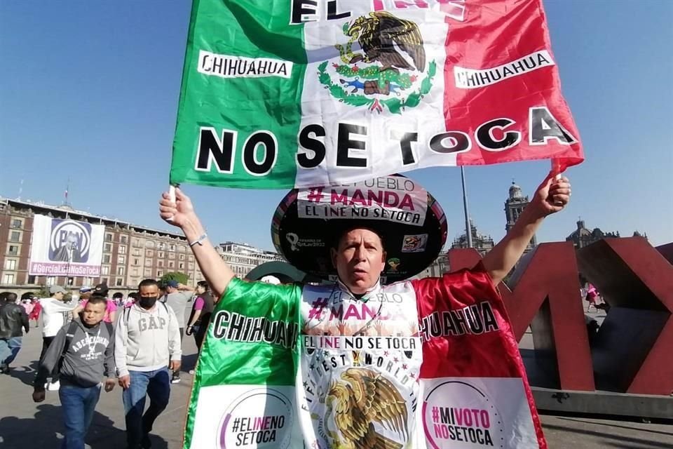 Héctor Chávez, 'El Caramelo', empresario inmobiliario fan de la Selección Nacional que ha asistido a todos los mundiales de futbol desde 1986.