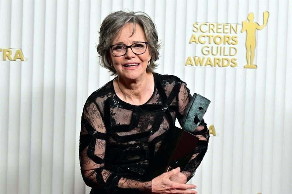 Sally Field fue reconocida por su extensa trayectoria.