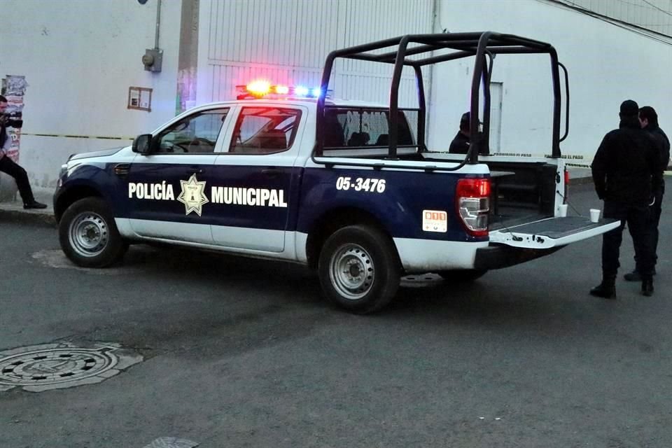 Un empresario fue víctima de un intento de extorsión en Lomas Verdes, fraguado por un conductor de Uber y policías municipales de Naucalpan.