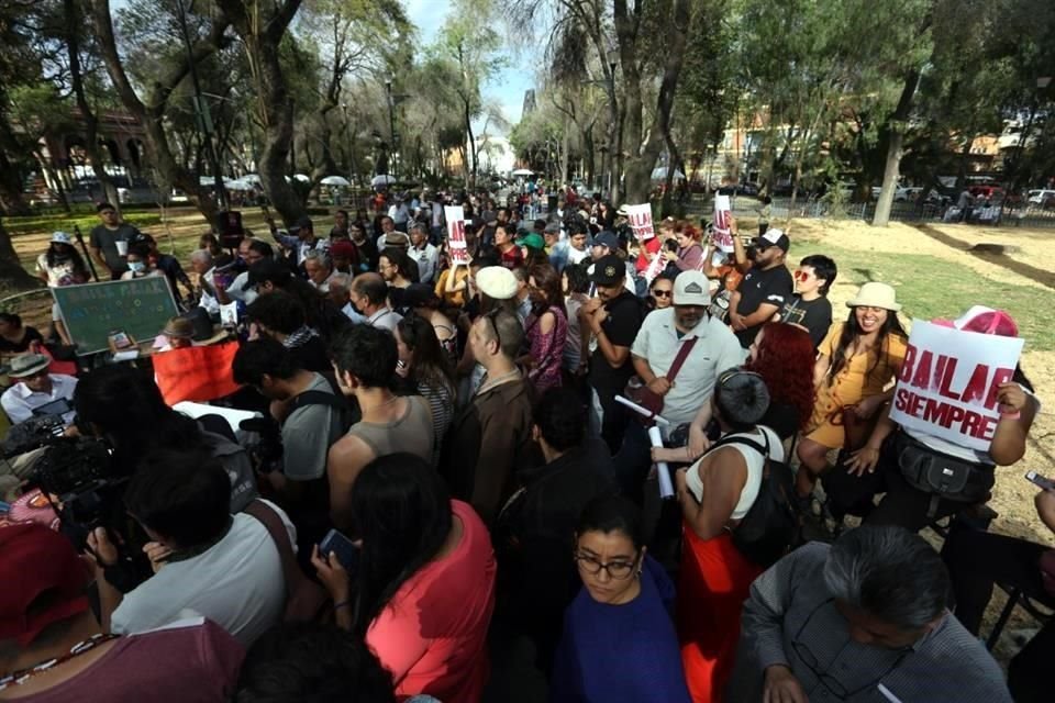 Colectivos reunieron firmas para revocar el mandato de Sandra Cuevas.