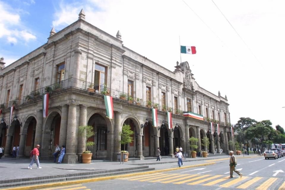 Por no presentar o modificar su declaración patrimonial 2021, la Contraloría de GDL suspendió a un servidor público y amonestó a otros 27.