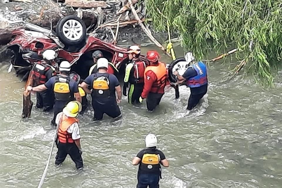 El vehículo de la víctima fue localizado en el Arroyo Las Sabinitas, pero sin la conductora, quien sigue desaparecida.