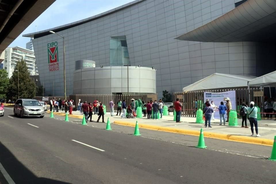 La Expo Santa Fe es uno de los lugares de vacunación contra Covid-19 en esta jornada.