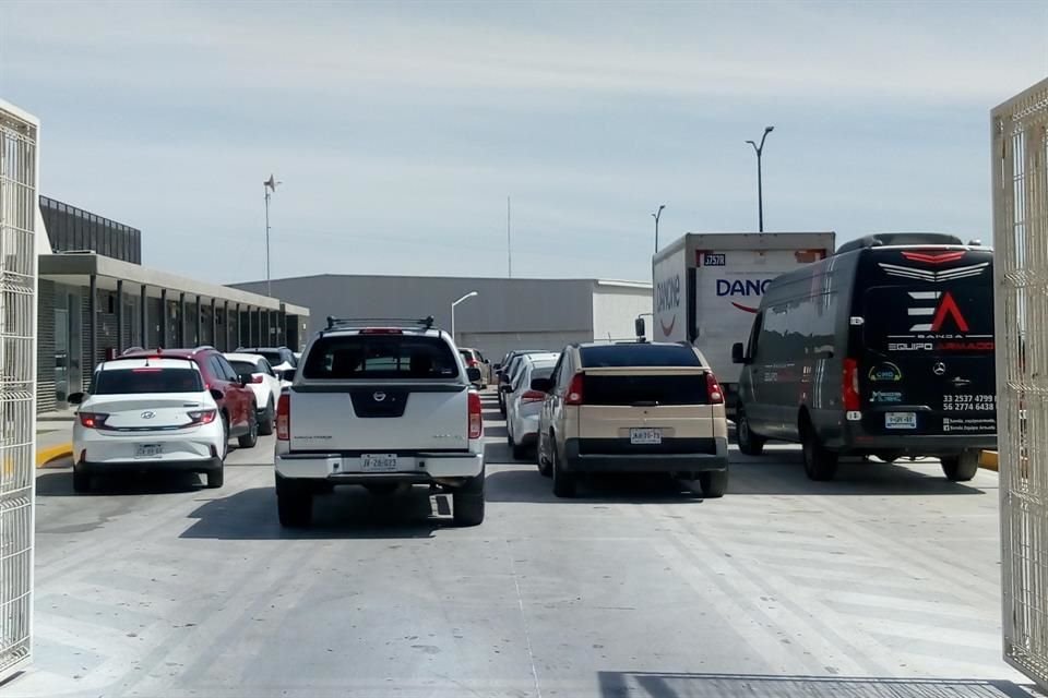 A las 14:31 horas, en el Centro de Verificación de Avenida Colón había cuatro filas de espera.