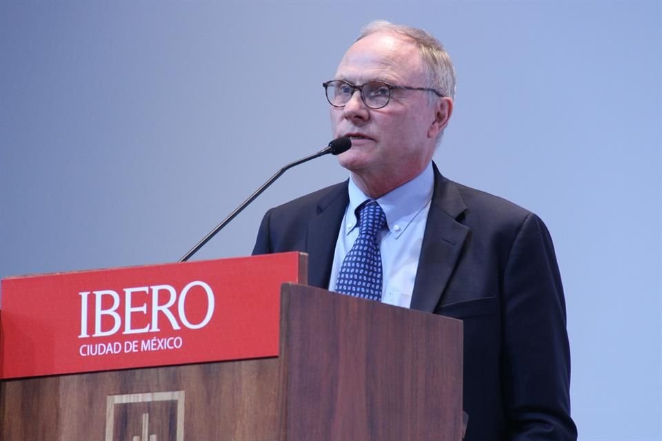 El Premio Nobel de Economía participó en una conferencia magistral en la Universidad Iberoamericana.