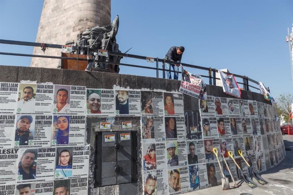 La Glorieta de las y los Desaparecidos se ha llenado de carteles con imágenes de personas no localizadas en el Estado.