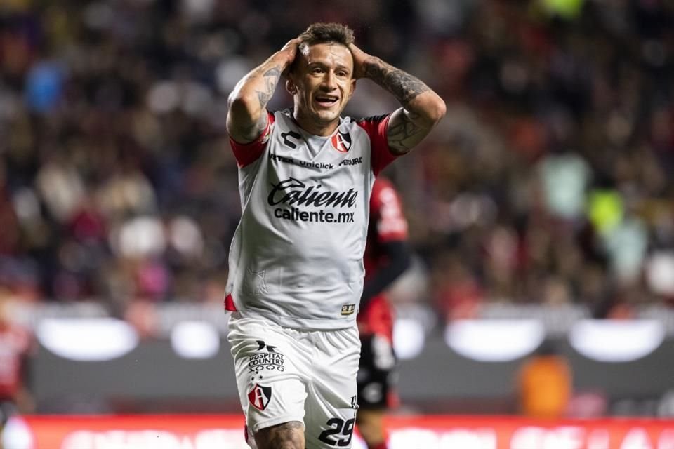 'Huevo' Lozano no fue contundente esta ocasión.