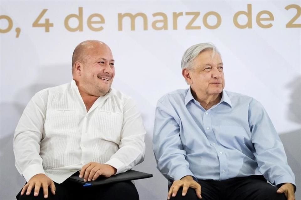 Enrique Alfaro, Gobernador de Jalisco, y Andrés Manuel López Obrador, Presidente de México, durante reunión en la Base Aérea Militar.