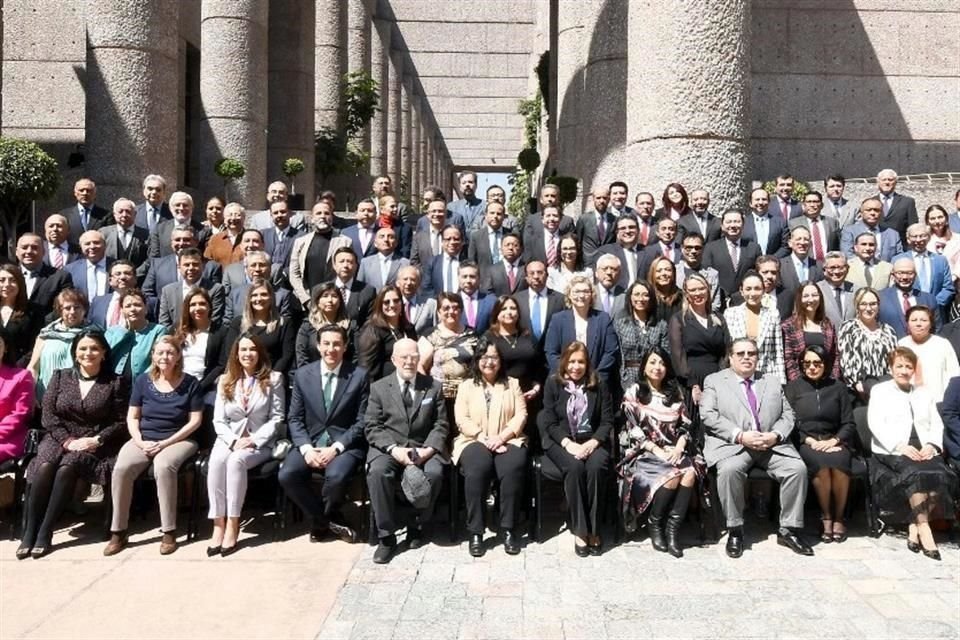 La presidenta de la Corte, Ministra Norma Piña, llamó a los impartidores de justicia federales a actuar con responsabilidad en sus resoluciones y mantener la unidad del Poder Judicial.