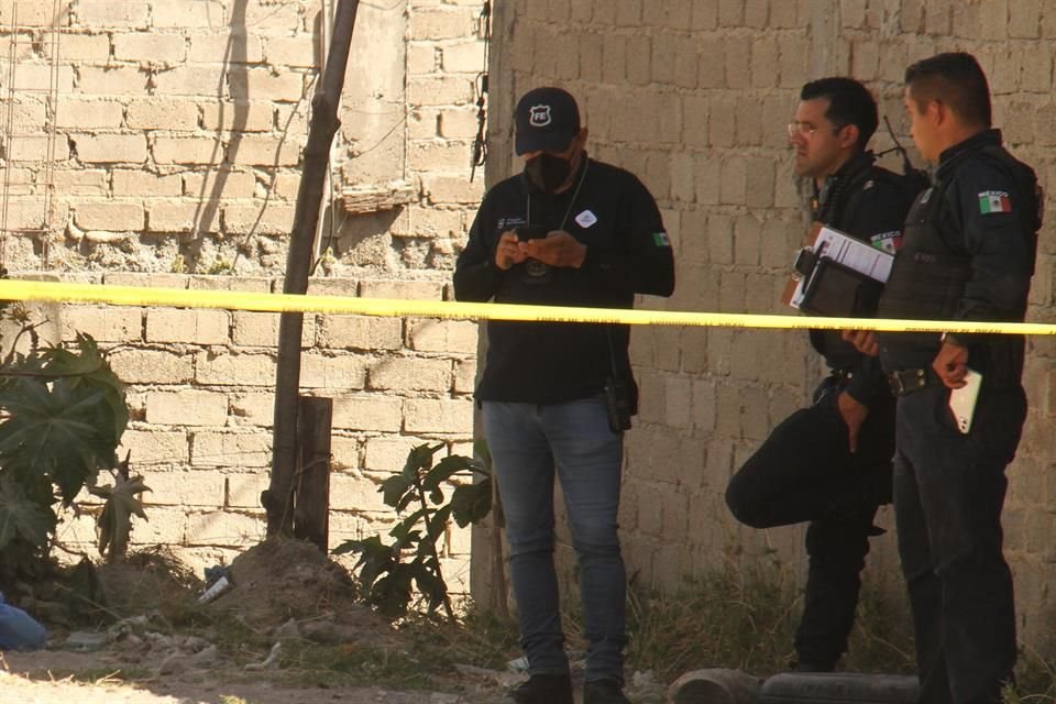 El cadáver fue localizado en el cruce de las calles Francisco I. Madero y Bonsái.