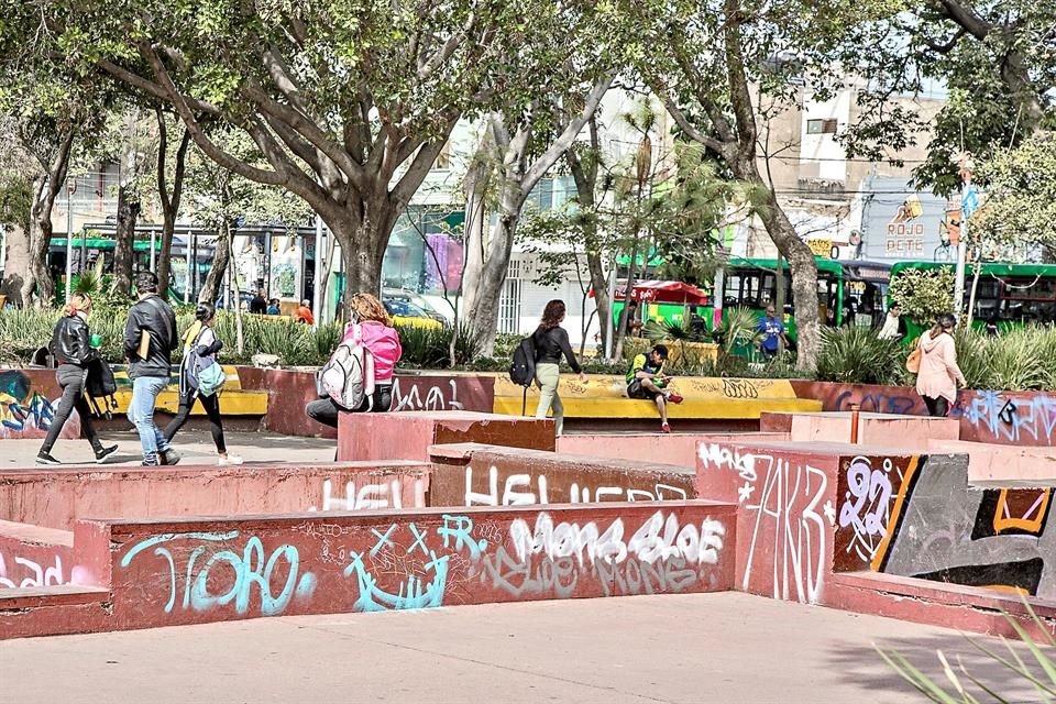 Algunos parques y monumentos de la Ciudad han sido rayados.