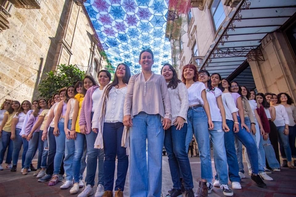 El Coro Mayahuel es una agrupación independiente conformada solo por mujeres en Guadalajara y dirigido por la cubana Wilmia Werrier.