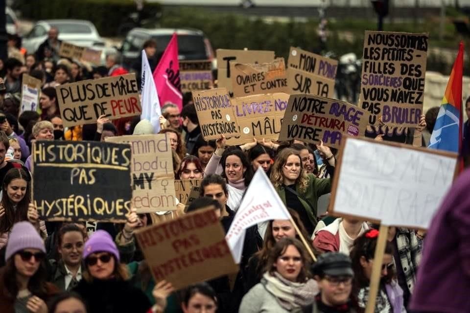 Emmanuel Macron anunció un proyecto de ley que inscriba el derecho al aborto en la Constitución.