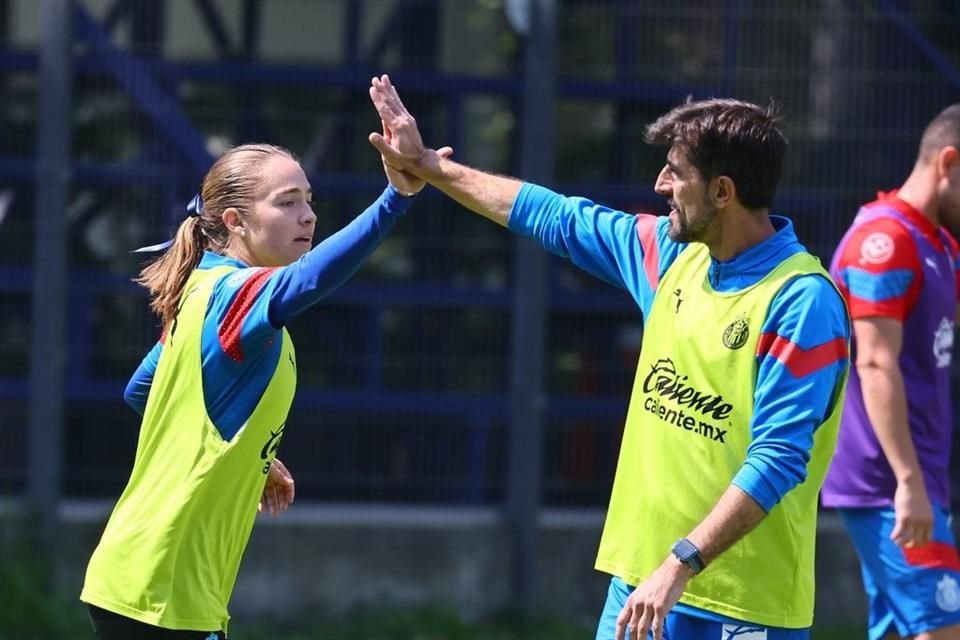 Los equipos femenil y varonil de las Chivas se enfrentaron en la tercera edición del Juego X La Equidad.