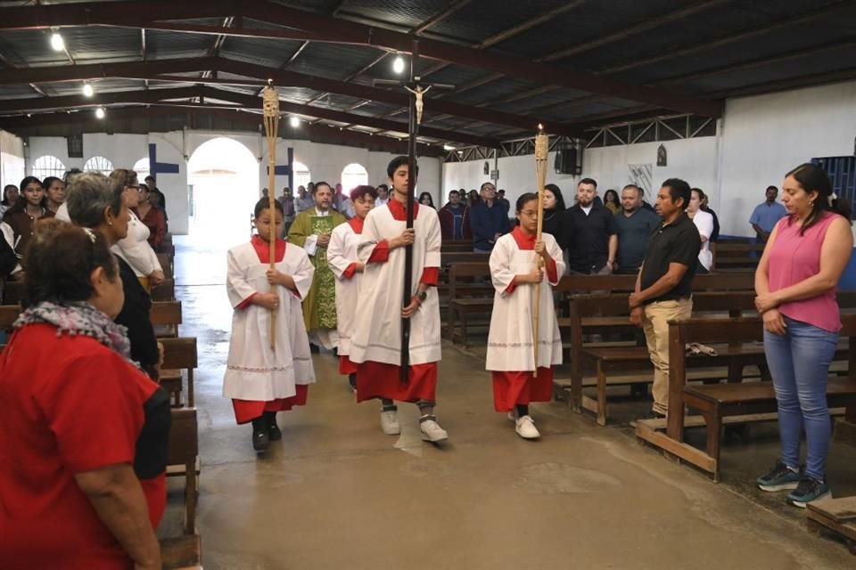 Misa en la Inmaculada Concepción de María, iglesia católica donde la mayoría de la congregación está compuesta por exiliados y refugiados nicaragüenses, en San José, Costa Rica.