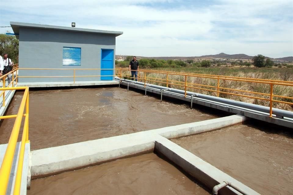 La planta de tratamiento impedirá que se sigan vertiendo aguas negras, como ocurría en perjuicio de Cajititlán.