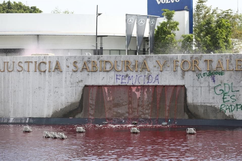 La Dirección de Mejoramiento Urbano del Ayuntamiento de Guadalajara contabilizó 2 mil 800 metros cuadrados de pintas con graffiti, tanto en espacio público como privado.