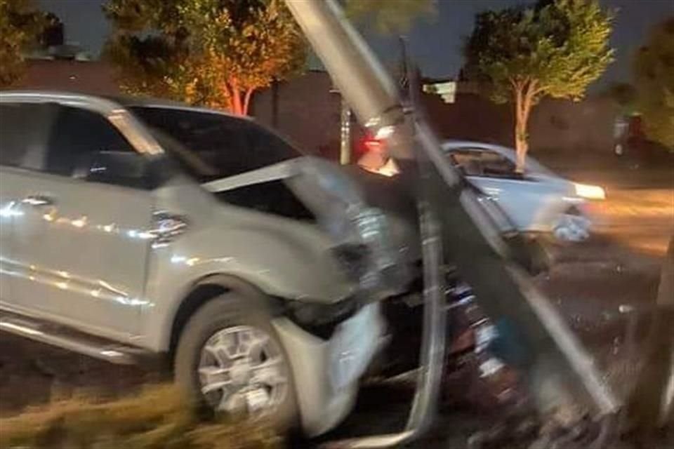 Los ocupantes de una camioneta Ford Ranger y los tripulantes de un vehículo - aparentemente un taxi- se dispararon entre sí.