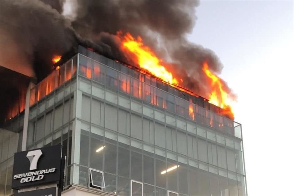 Los centros nocturnos fueron incendiados la mañana de este sábado.