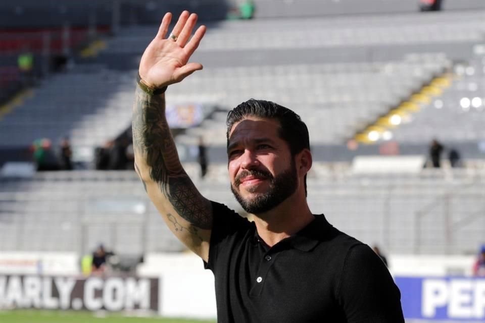 Pese a 10 derrotas consecutivas del Atlas, Benjamín Mora se mantiene como DT del equipo rojinegro.