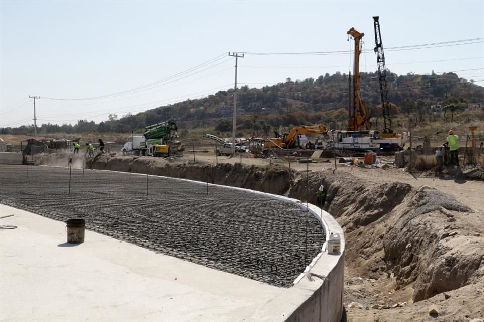 Aspecto de las obras de construcción de un paso a desnivel en la Carretera a Nogales a la altura de la Venta del Astillero.