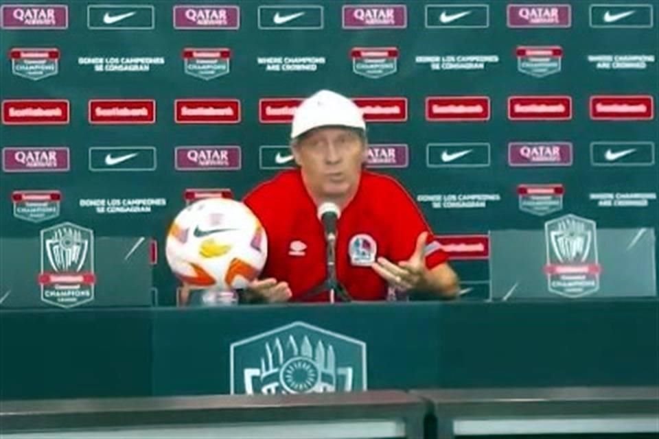 Pedro Troglio, técnico del Olimpia de Honduras, sabe que el 4-1 sobre Atlas no es definitivo, pues quedan 90 minutos en el Jalisco.
