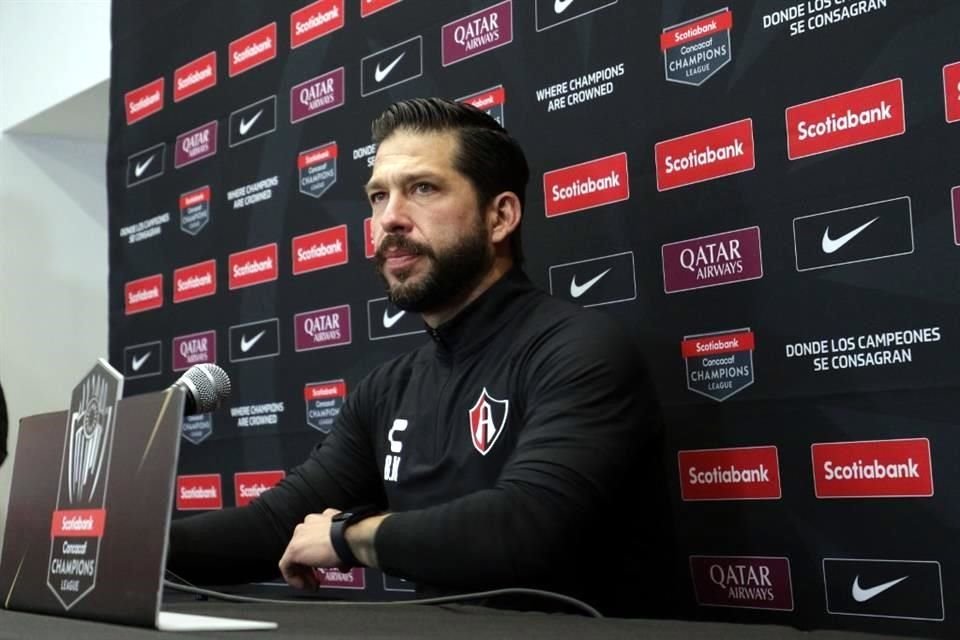 Benjamín Mora, técnico del Atlas, se alista para lograr mañana la hazaña de remontar el marcador de 4-1 ante el Olimpia de Honduras.