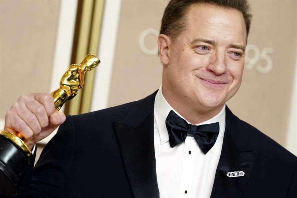 Brendan Fraser volvió a los reflectores con 'La Ballena', de Darren Aronofsky, que le dio el Óscar a Mejor Actor en la gala de este domingo.