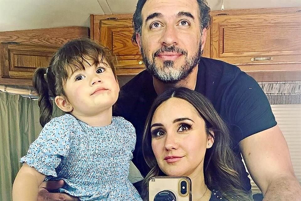 En diciembre del 2020 dio la bienvenida a su hija María Paula, a quien procreó con el director Paco Álvarez.