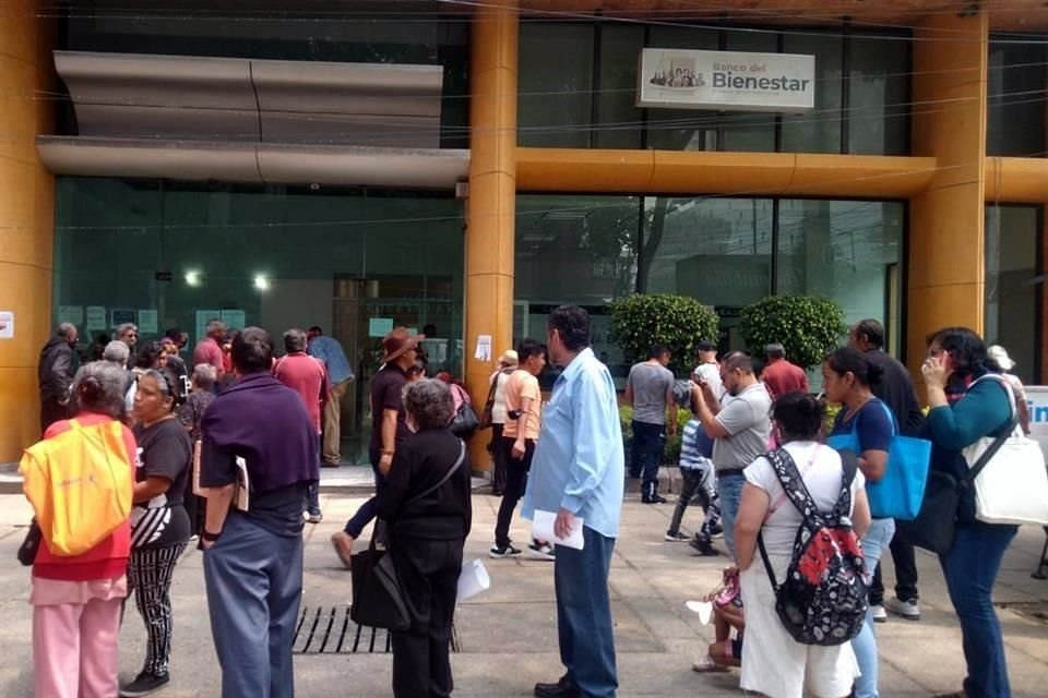 Sucursal Revolución, en la Calle Ignacio Ramírez, Alcaldía Cuauhtémoc.