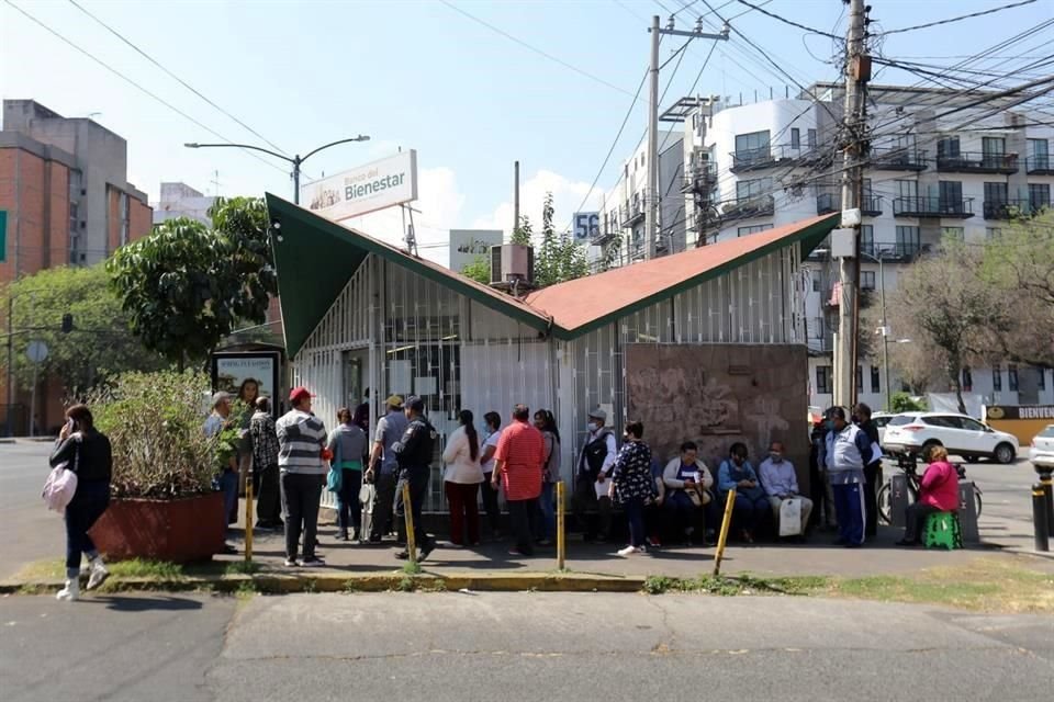 Sucursal de Avenida Universidad, esquina Pilares, Colonia del Valle, Alcaldía Benito Juárez.