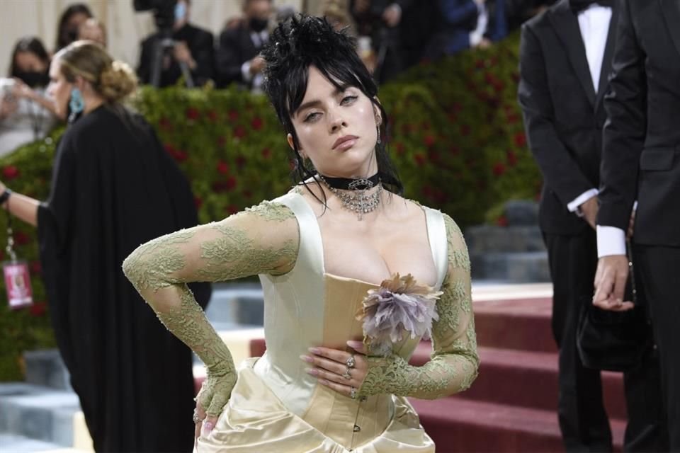 La cantante Billie Eilish ahora incursionará en la actuación de la mano del actor Donald Glover.