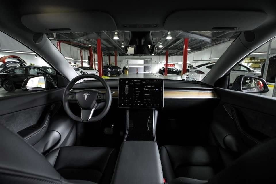 El titular de Sedeco dijo que actualmente el 24 por ciento de los componentes de autos Tesla ya son fabricados en Jalisco... y van por más.