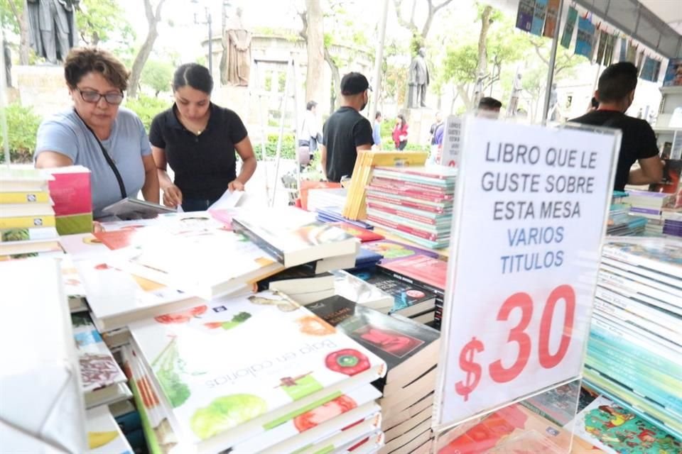 Además de muchas actividades literarias y lúdicas, Inventario 2023 tendrá a la disposición libros con descuento.