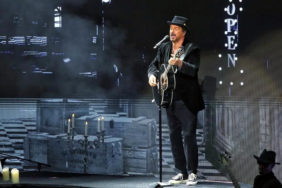 La presentación de Ricardo Arjona en el Auditorio Telmex forma parte del tour 'Blanco y Negro'.