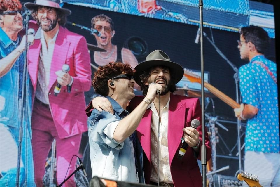 El segundo día del Vive Latino arrancó con show de la banda argentina Bandalos Chinos, rumbo a la presentación de los Red Hot Chili Peppers.