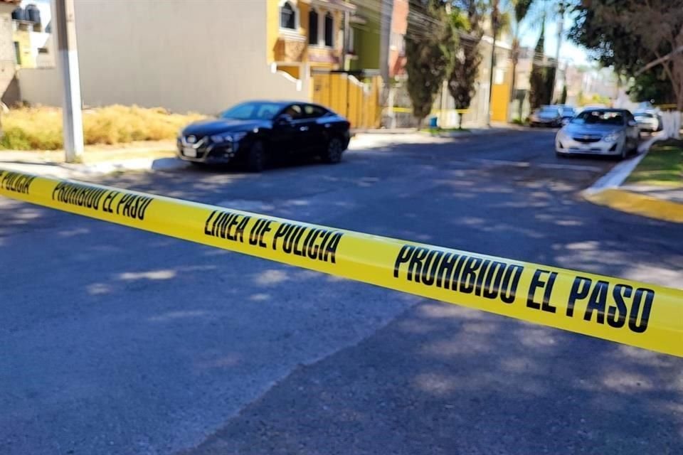 Abandonado en calles de la Colonia Colinas del Rey, en Zapopan, fue localizado un vehículo baleado durante la mañana de este lunes.