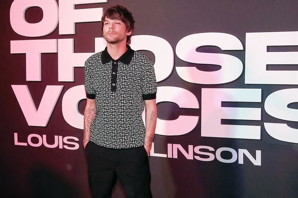 Presenta el ex One Direction, Louis Tomlinson, su documental 'All of Those Voices' en la CDMX, causando la euforia de sus fans.