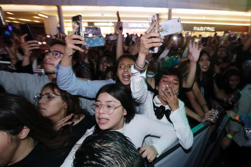 La euforia se apoderó por completo de la gente presente.