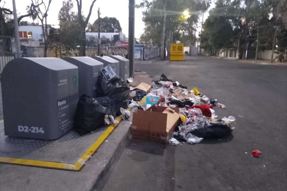 Los puntos limpios de Guadalajara se han convertido en un vertedero. ¡Hay de todo en los depósitos!