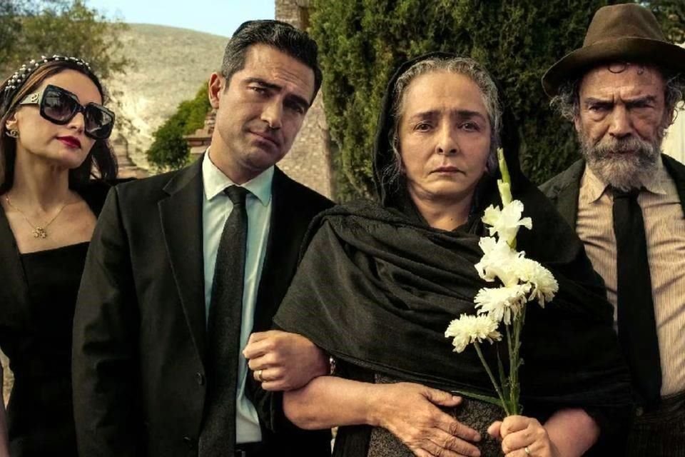 El cineasta Luis Estrada vuelve a hacer una crítica al sistema político mexicano en esta cinta que llega a cines.