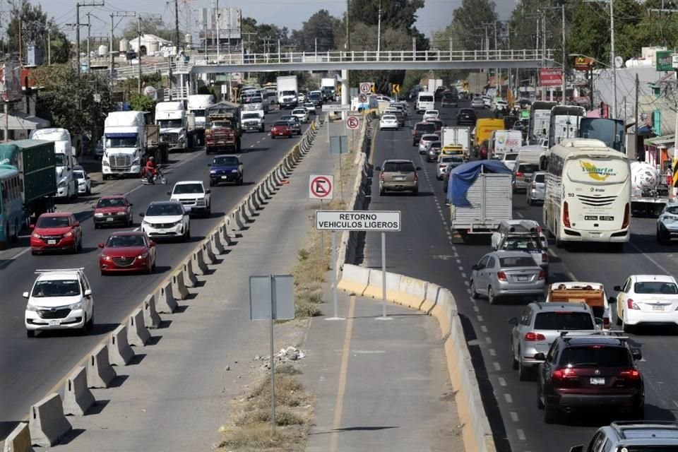 Aspecto de la construcción de un paso a desnivel en La Venta del Astillero. La obra está detenida por falta de recursos.