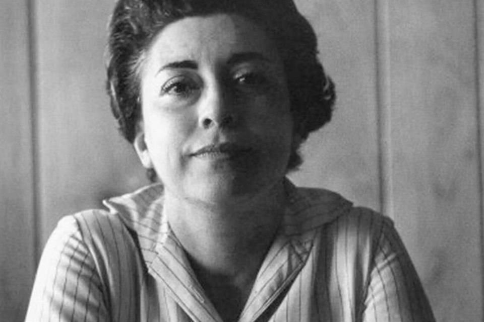 Rosario Castellanos murió a los 49 años, aparentemente, por una descarga eléctrica provocada por una lámpara.